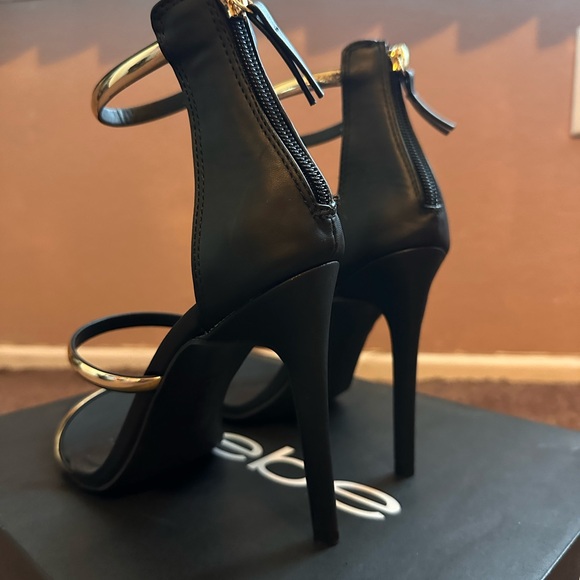 BEBE Berdine Ankle-Strap Dress Sandals - Size 7 - Picture 6 of 7